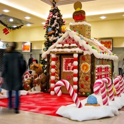 China Water Proof Most High Quality Fiberglass Christmas Santa House Giant Christmas Gingerbread House Popularhot Sale for sale