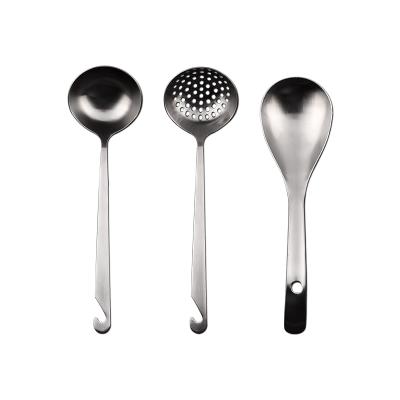 China Viable Wholesale Stainless Steel Spoon Restaurant Household Pot Soup Spoon Cooking Hot Scoop Dipping Shell Leaking Soup Spoon for sale