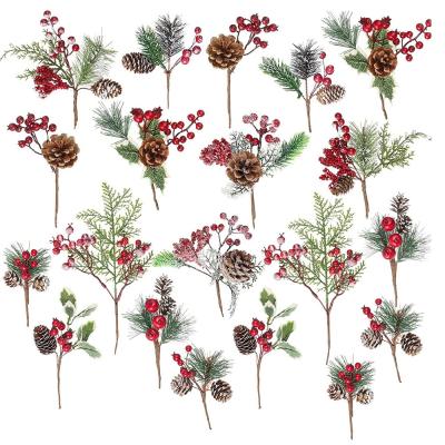 China Factory Price Durable Chinese Red Berries Spray Artificial Snow Christmas Wreath For Home Decor for sale