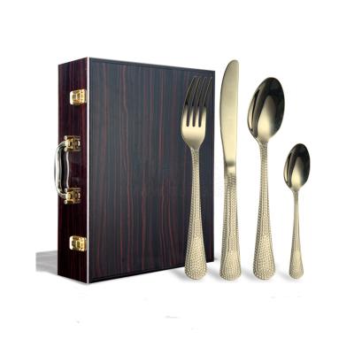 China Luxury Dinnerware Sets China Supply 72pcs Flatware Multi Color Design Stainless Steel Luxury Flatware Set With Wooden Case Luggage for sale