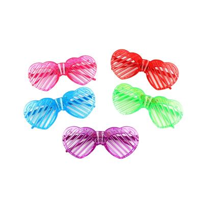 China Wholesale Plastic Party Tile Heart Shaped Plumbing Glasses for sale