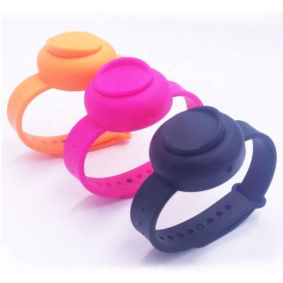 China Travel/Camping/Business Trip/Amazon Hot Sales 2020 Wholesale Daily Wash Hand Sanitizer Gel Dispenser Silicone Wristband for sale