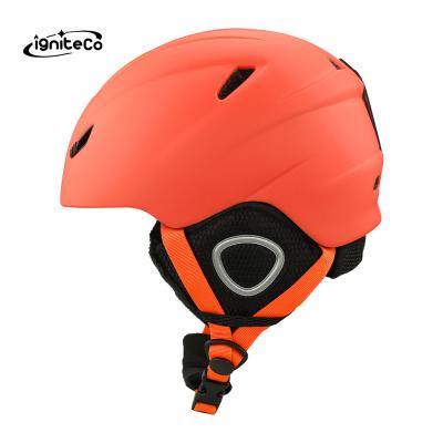 China Outdoor Ultralight Polyester Ski Helmet Snowboard Ski Helmet for sale