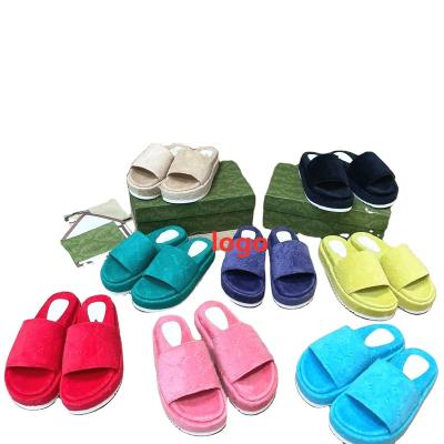 China 2022 fashion thick bottom candy color printing new home single-term sandals wear the new reverse women's chiffon cake velvet powder slippers for sale