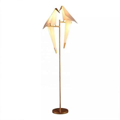 China Simple Modern Nordic Creative Floor Lamp Paper Crane Bird Vertical Light Luxury Floor Lamps Thousand for sale