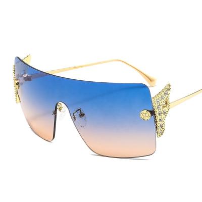 China Fashion sunglasses vintage oversized square glass women brand big bling oversized sunglasses 2020 wholesale 2021 diamond f square sunglasses for sale