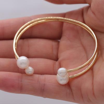 China Graceful Personalized Design Fashion Jewelry For Woman Brass Gold Plated With Freshwater Pearl Cuff Women Bracelet Gift Party Engagement for sale