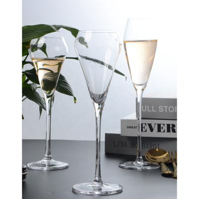 China Modern Wholesale Tall Cocktail Glass Bar Family Wedding Party Juice Champagne Glass for sale