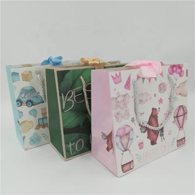 China Beautiful Recyclable Custom Paper Gift Bags , Matte Finish Paper Bag With Your Own Logo for sale