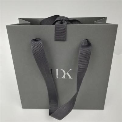 China Factory Price Recyclable Gift Bag With Ribbon Handles Custom Paper Wedding Gift Bags for sale