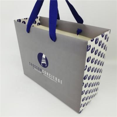 China Recyclable Eco Friendly Paper Gift Bags With Handles , Custom Printing Logo Packaging Gift Bags for sale