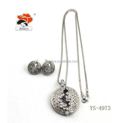 China Cheap silver ALLOY Dubai 18k gold plated ladies / adults rhinestone necklace+earrings jewelry set for sale