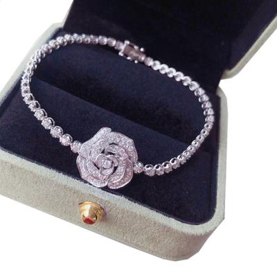 China Cute 18K Pure Gold Luxury Classic Inlay Diamond Tennis Bracelet Flower for sale