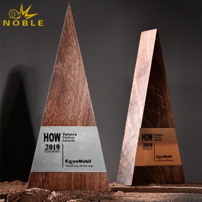 China World Noble New Design Pyramid Plaque Custom Engraving Wooden Trophy for sale