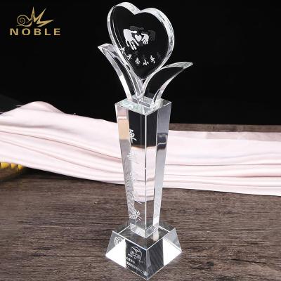 China Europe Noble Customized Optical Heart Love And Families Engraved Running Trophy for sale