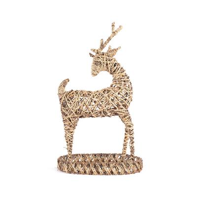 China Decorate 100%handmade China Product Straw Rope Iron Pipe Wooden Hand Carving Deer Crafts Carved for sale