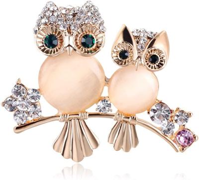 China New Stainless Steel Style Brooch Pin Scarves Shawl Clip For Women Ladies Brooch Owl Shape Rhinestone Crystal Beauty for sale