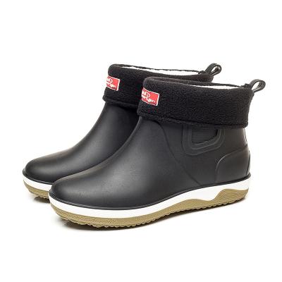 China Fashion Trend Wholesale Waterproof Warm Anti Slippery Men's Rain Boots for sale