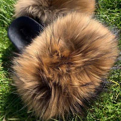 China 100% Real Custom Logo Indoor Pvc Sole Racoon Fox Raccoon Fur Fluffy Slipper Wholesale Fashion Trend Furry Sandal Custom Furry Slides For Women for sale