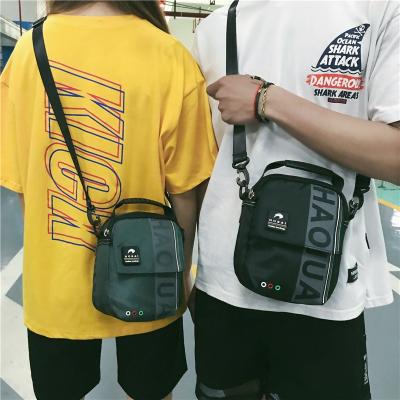 China Multi-function High Quality Waterproof Chest Handbag Black School Fashion Men's Gym Fashion Sling Rising Bag for sale