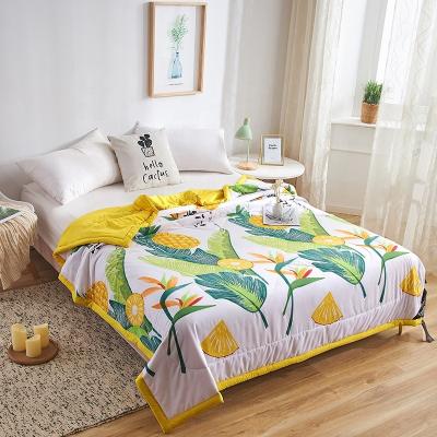 China Customized Nondisposable Thin Machine Washable Cotton Polyester Chemical Fiber Comforter for sale