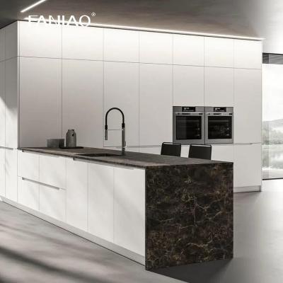 China Modern New Design Melamine Kitchen Cabinets For Villa Project for sale