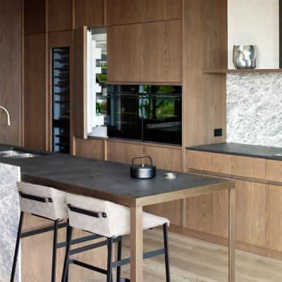 Chine Armoire de cuisine en quartz de style moderne avec placage en bois de chêne d'île à vendre