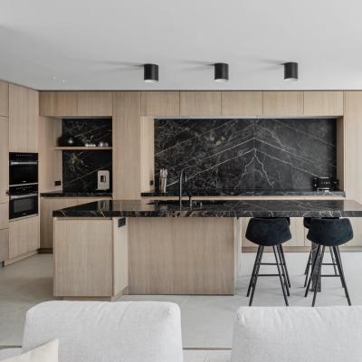 China Holz-Luxus-Luxusküchen-Schrank mit modernen Designs Holz-Fenerierschränke für Villa zu verkaufen