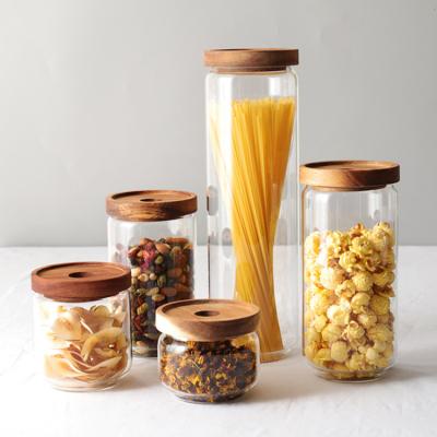 China Minimalist Heat Resistant High Borosilicate Glass Food Storage Jar With Acacia Wood Lid for sale