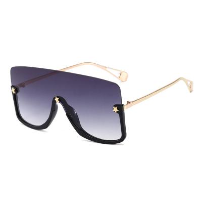 China Fashion Sunglasses Spring New Arrival Personality Square Gradient Oversized Trendy Sunglasses Women Shape Sunglasses for sale