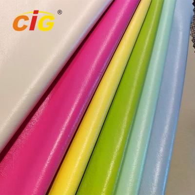 China Cuero sintético nacarado de la PU de la anchura el 150CM de los colores en venta