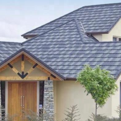 China kerala aluminum zinc colourful stone coated metal roof tile en venta