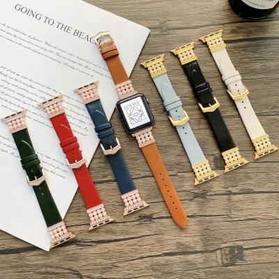 China 2022 New Arrival Luxury Soft Fashion iWatch7 Leather Strap Smart Wristband For 38 44 4145 Mm Apple Watch Band Woman Bands for sale