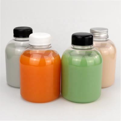 China 400ml Plastic Beverage Bottles PET Plastic Drink Bottles OEM Logo With Lid Caps for sale