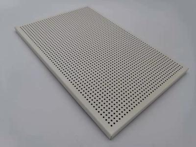 China Weiße Farbe durchlöcherte zusammengesetzte Aluminiumplatte 2000x10000mm für Decken zu verkaufen