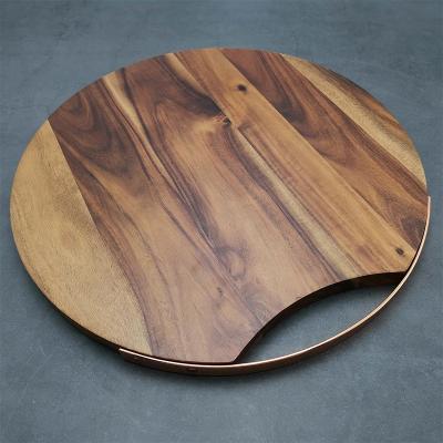 China Cutting Board Round Shape Chopper Made of High Quality Viable Natural Solid Acacia Wood with Iron Plated with Rose Gold Color Handle for sale