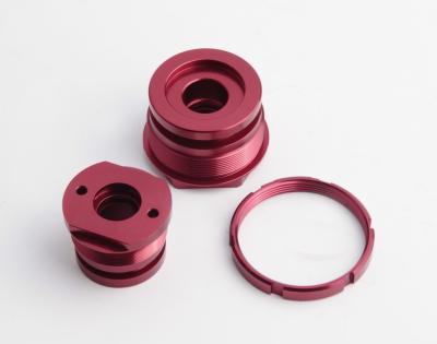 China Serviços de giro de batida anodizados vermelho do CNC do fio EDM para as peças da suspensão à venda