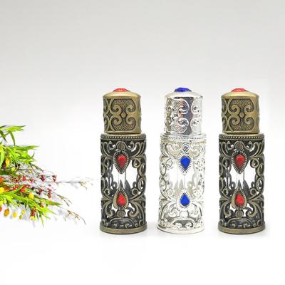 China New Middle Eastern Personal Care Perfume Bottle Metal Open Dubai Glass Oil Bottle Wrap Embroidery Bronze Carving Bottle for sale