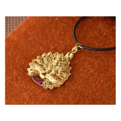 China Factory direct sale 24 karat gold leaf handmade peacock pendant necklace gold for sale