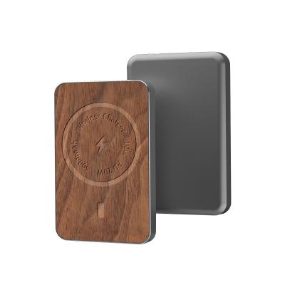 China New Classic Magnetic Portable Power Bank Outdoor Supplies Wood Tend Fast Charging Mobile Charger Fast For iPhone 12 for sale