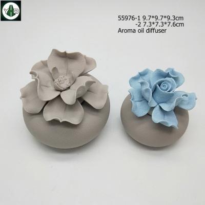 China Sustainable Matt Glazed Indoor Porcelain Flower Aroma Diffuser Handmade Flower for sale