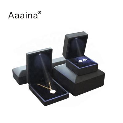 China Classic Elegant Vintage Luxury Jewelry Packaging Led Lighting Ring Box With Light for sale