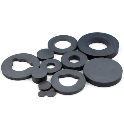 China Industrial Custom Industrial Magnet Accessories Permanent Ferrite Magnet With Factory Price à venda