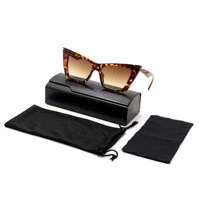 China Hot Sale Leopard Fashion Sunglasses Oversized Cat Eye Women Sunglasses Sun Big Frame Classic PC Lenses With Cases for sale