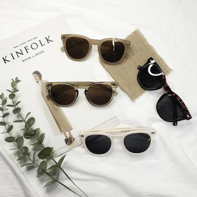 China Stylish Trendy Fashion Sunglasses Women Round Oversized Sun Glasses Shades Sun Glasses Frames Uv400 for sale