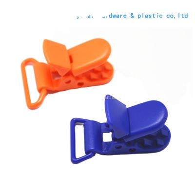 China Fashion factory direct sale new design plastic clips for garment accessories, plastic clip with grab teeth, pacifier clip for sale