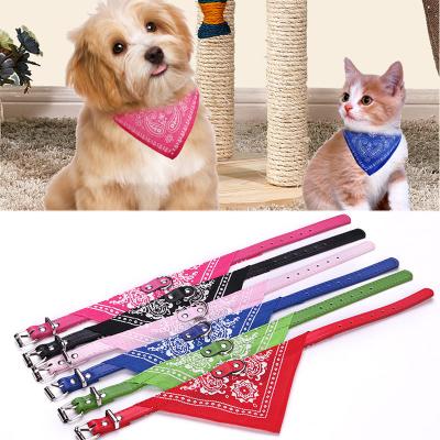 Chine Best Viable Price Custom Standard Size Dog Bandana Scarf Collar Birthday Printed Women Pampers Valentines à vendre