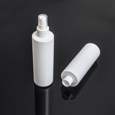 China Personal Care PE 250ml Refillable Plastic Spray Bottles With Fine Mist Sprayer Pump for sale