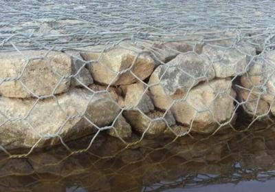 China 2 mm thermisch verzinkte gabion-gaasmanden Zeshoekige keermuur Gabion-kooien Te koop