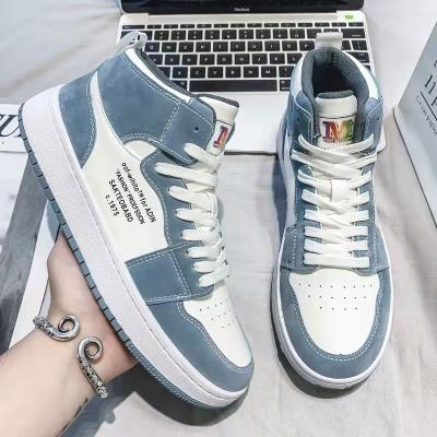 China Cheap fashion 2022 new trend men's high top sneakers wholesale and retail men's sports shoes in stock for sale